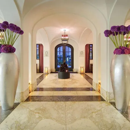 Canal House At Sofitel Legend The Grand Lägenhetshotell