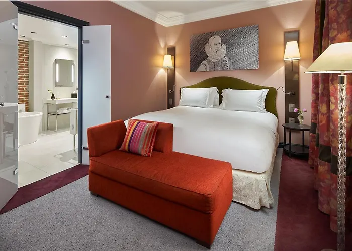 Canal House At Sofitel Legend The Grand 5*